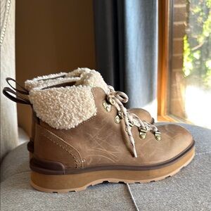 Sorel Hi- line Hiker Cozy Combat Women boot